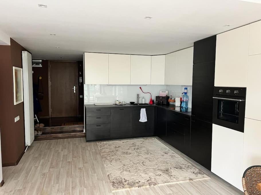 Kazanlak Large Guest House Apartment Near The Center With Full Kitchen & Dining Room, King Beds, Garden Patio, Free Parking & Self Check-In Ngoại thất bức ảnh