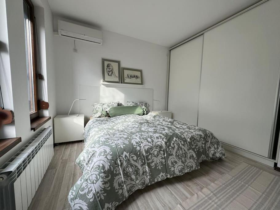 Kazanlak Large Guest House Apartment Near The Center With Full Kitchen & Dining Room, King Beds, Garden Patio, Free Parking & Self Check-In Ngoại thất bức ảnh