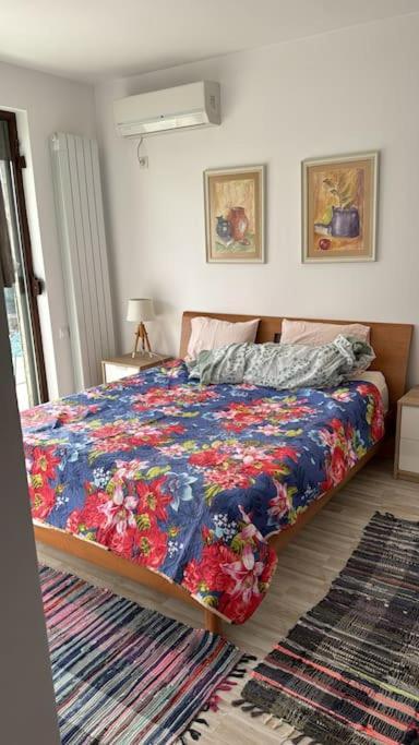 Kazanlak Large Guest House Apartment Near The Center With Full Kitchen & Dining Room, King Beds, Garden Patio, Free Parking & Self Check-In Ngoại thất bức ảnh