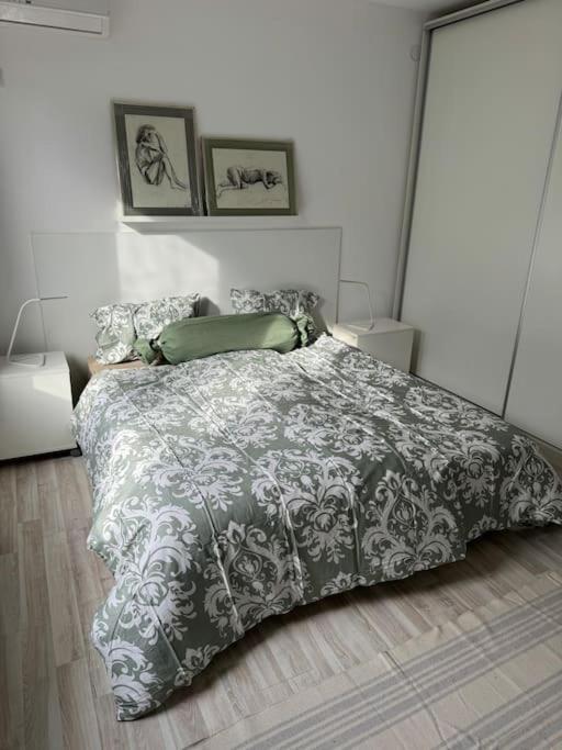 Kazanlak Large Guest House Apartment Near The Center With Full Kitchen & Dining Room, King Beds, Garden Patio, Free Parking & Self Check-In Ngoại thất bức ảnh