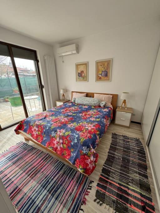 Kazanlak Large Guest House Apartment Near The Center With Full Kitchen & Dining Room, King Beds, Garden Patio, Free Parking & Self Check-In Ngoại thất bức ảnh