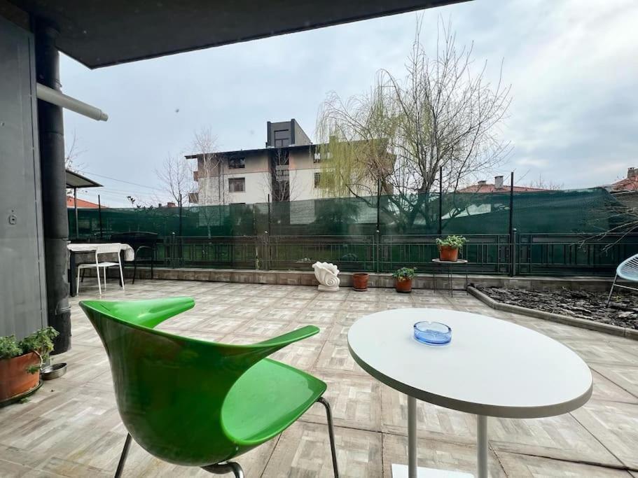 Kazanlak Large Guest House Apartment Near The Center With Full Kitchen & Dining Room, King Beds, Garden Patio, Free Parking & Self Check-In Ngoại thất bức ảnh