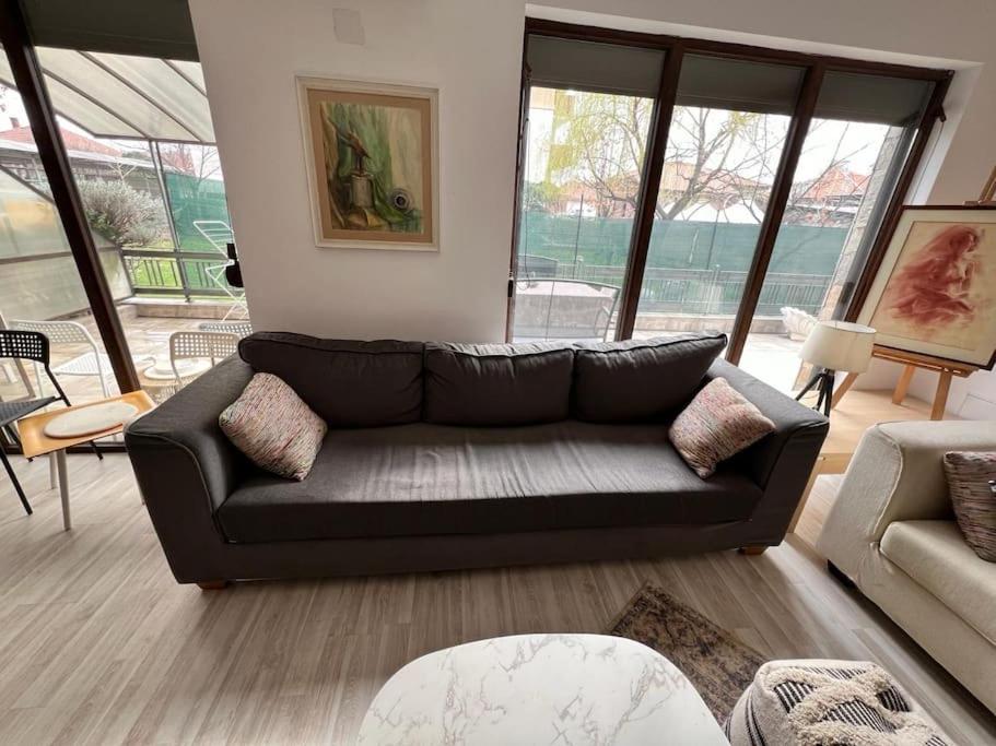 Kazanlak Large Guest House Apartment Near The Center With Full Kitchen & Dining Room, King Beds, Garden Patio, Free Parking & Self Check-In Ngoại thất bức ảnh